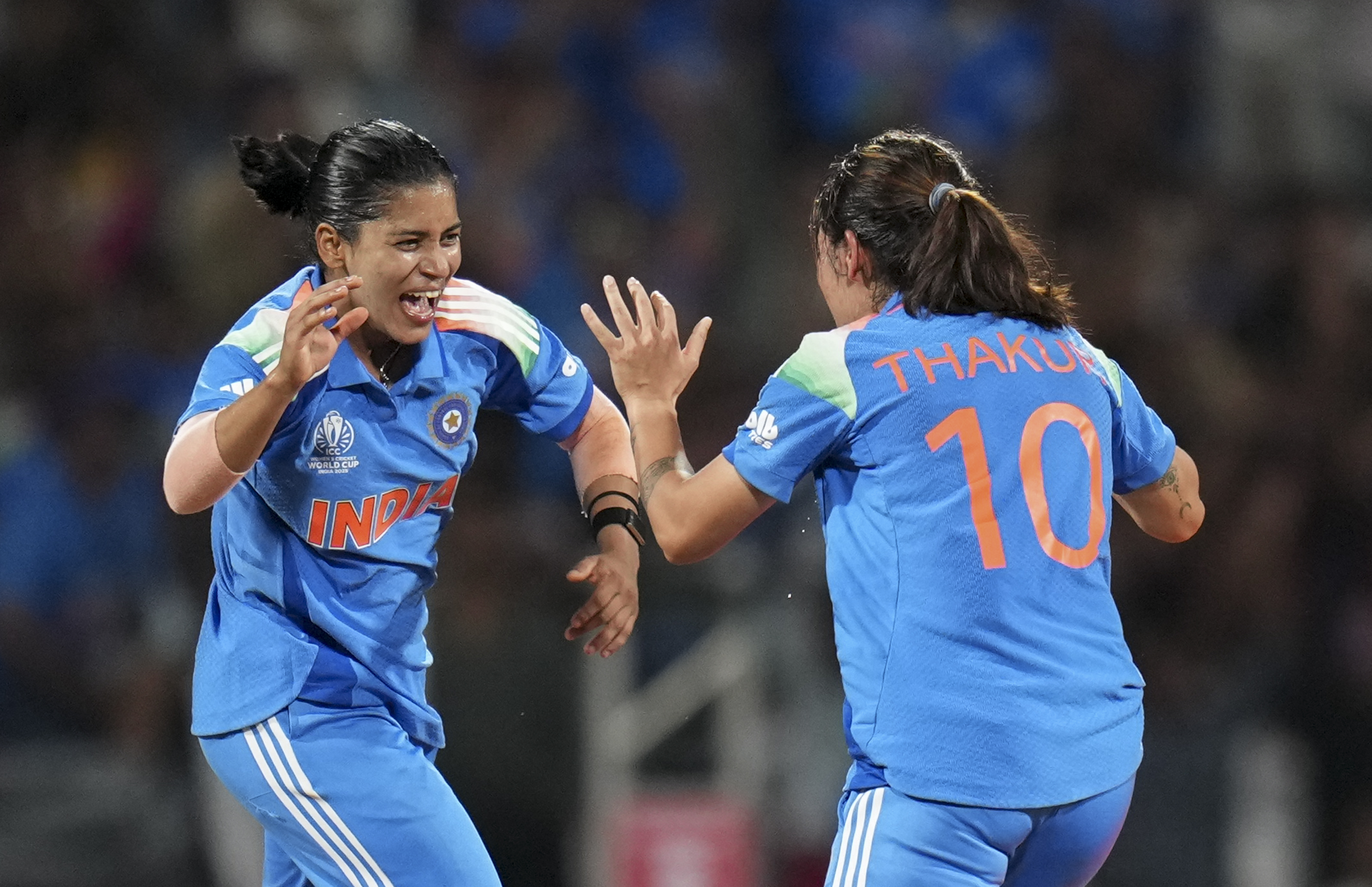 अमनजोत के डायरेक्ट हिट ने ताजमिन ब्रिट्ज को पवेलियन भेजा।