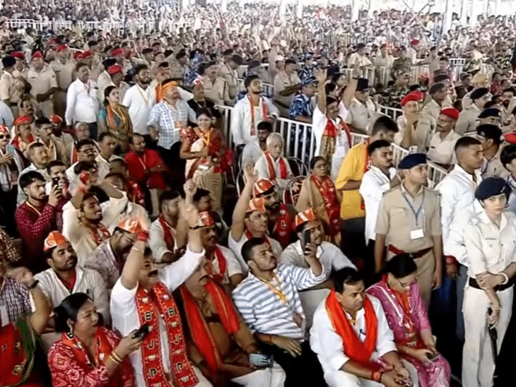 प्रधानमंत्री ने लोगों की भीड़ देखकर कहा, आपने तो मेरे अंदर जोश भर दिया।