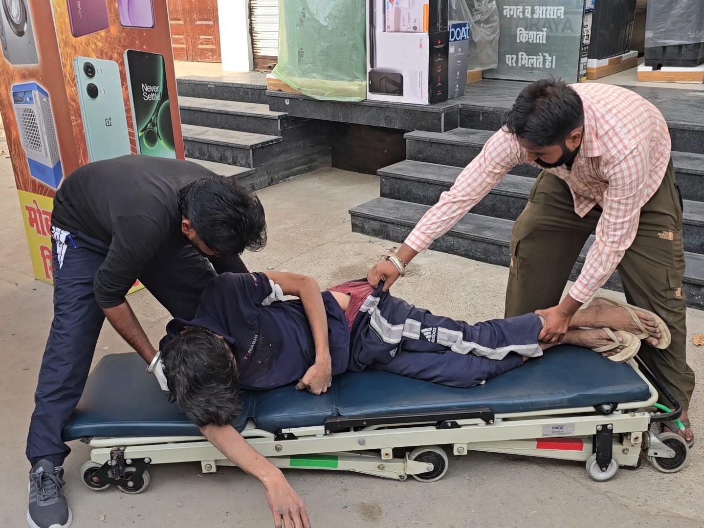 फाजिल्का के वान बाजार में युवक बेसुध मिला:  सिर से बह रहा था खून; दुकान खोलने आए दुकानदारों में हड़कंप – Fazilka News