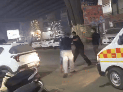 लुधियाना में घंटा घर में शराबियों की गुंडागर्दी,VIDEO:  ढाबे के बाहर चले दातर;लोग बोले-रेहड़ियों पर शराब पीकर रोजाना करते हंगामा – Ludhiana News