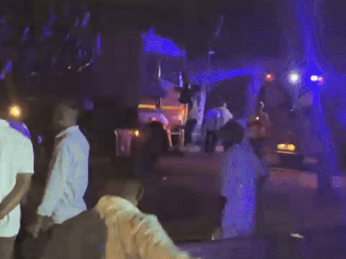 हादसे के बाद मौके पर चीख पुकार मच गई। बड़ी संख्या में आसपास के लोग मौके पर पहुंचे।