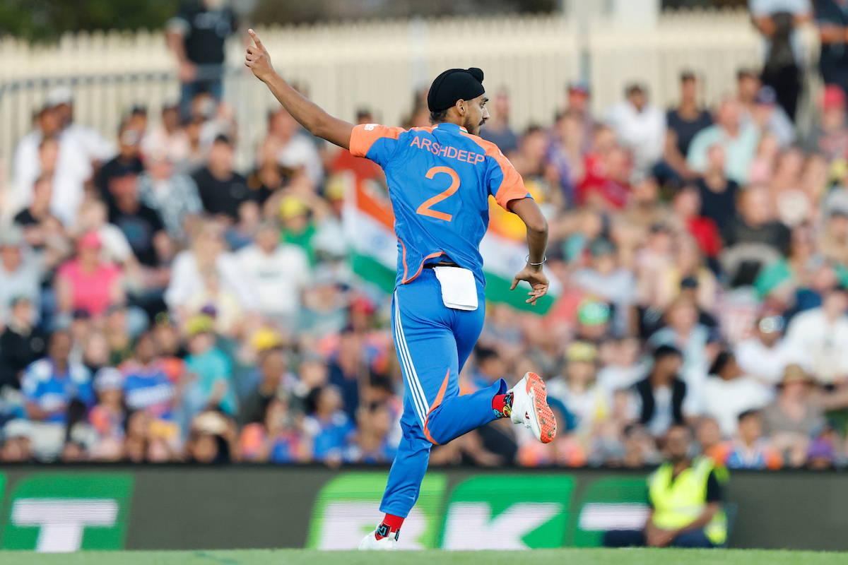 अर्शदीप सिंह ने ट्रैविस हेड को पहले ओवर में पवेलियन भेजा।