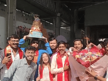 31 अक्टूबर की सुबह से श्रद्धालुओं को लगातार मंदिर में दर्शन हो रहे हैं।