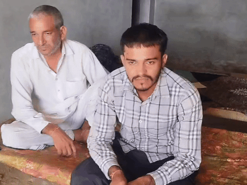 अंकित के भाई रघुवीर जांगड़ा ने बताया कि अंकित से संपर्क नहीं हो रहा। मोबाइल स्विच ऑफ आ रहा है। फेसबुक-इंस्टाग्राम पर भी कोई रिप्लाई नहीं है।