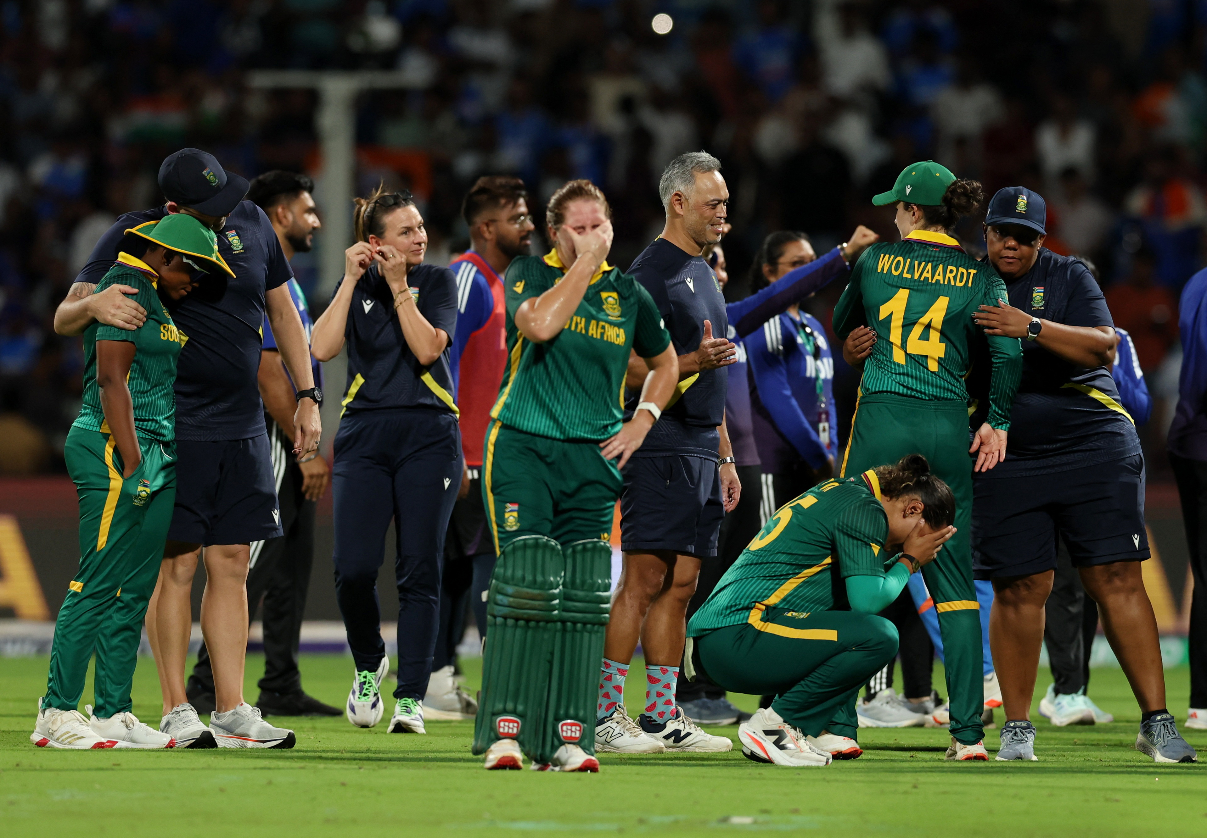 लगातार तीसरा ICC फाइनल हारने के बाद साउथ अफ्रीका विमेंस टीम की प्लेयर्स निराश हो गईं।