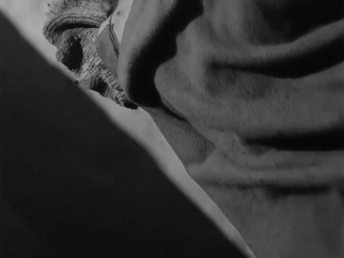 मारपीट के बाद पति ने गला घोंटकर पत्नी को मौत के घाट उतार दिया।