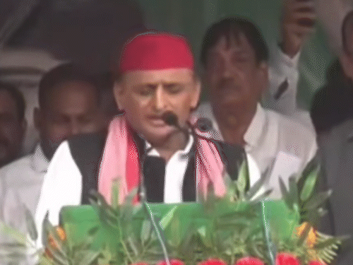 सपा प्रमुख म्हणाले - कंदील कधीही तुमची आणि माझी साथ सोडणार नाही.