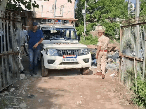 सोमवार सुबह मृतक के परिजनों के बूंदी पहुंचने के बाद पोस्टमॉर्टम कर शव उन्हें सौंप दिया गया।
