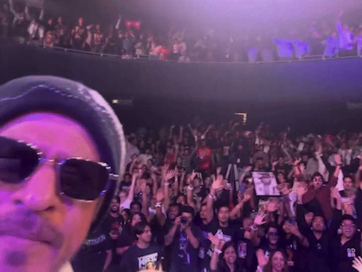 শাহরুখ খান তার জন্মদিনে ভক্তদের সাথে দেখা করলেন: ভিড় অধৈর্য হয়ে উঠল, নিরাপত্তা তার হাত ধরতে আসা ভক্তকে থামিয়ে দিল, পুলিশ লাঠিচার্জ করল শাহরুখ খান তার জন্মদিনে ভক্তদের সাথে দেখা করলেন: ভিড় অধৈর্য হয়ে উঠল, নিরাপত্তা তার হাত ধরতে আসা ভক্তকে থামিয়ে দিল, পুলিশ লাঠিচার্জ করল