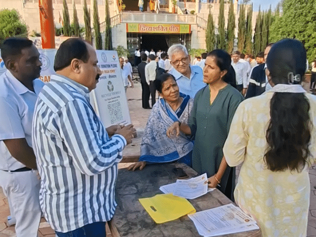 लोगों से अंगदान के लिए संकल्प पत्र भी भरवाए गए।