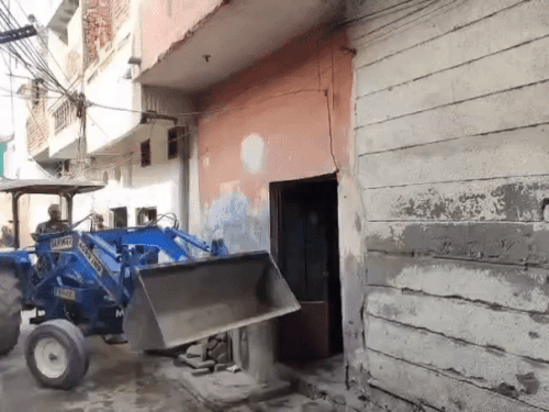 अमृतसर में नशा तस्कर की अवैध संपत्ति पर चला बुलडोजर:  परिवार पर कई केस दर्ज; कमिश्नर बोले नशा मुक्त शहर बनाना है – Amritsar News