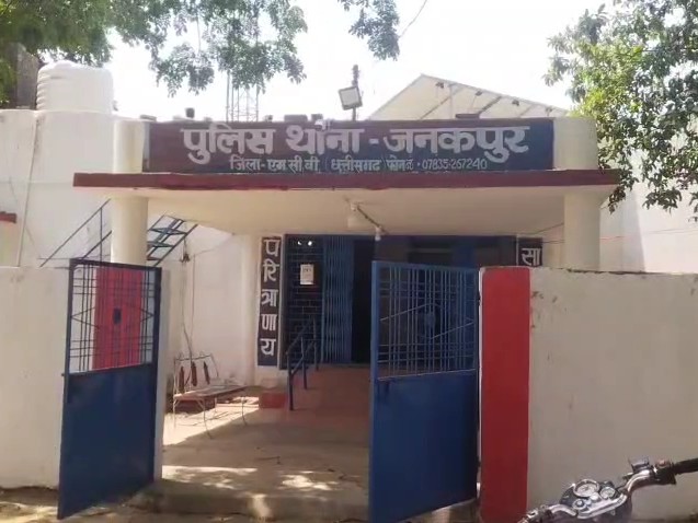 पुलिस ने आरोपी शहर भर में घुमाया।