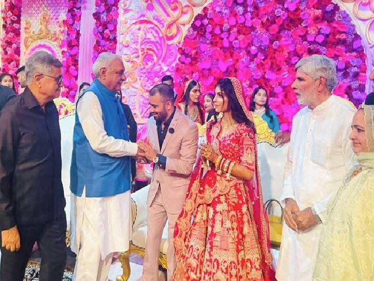 रोहतक में अमित पंघाल व अंशुल श्योकंद को रिसेप्शन पार्टी में पहुंचकर शुभकामनाएं देते पूर्व सीएम भूपेंद्र सिंह हुड्डा।