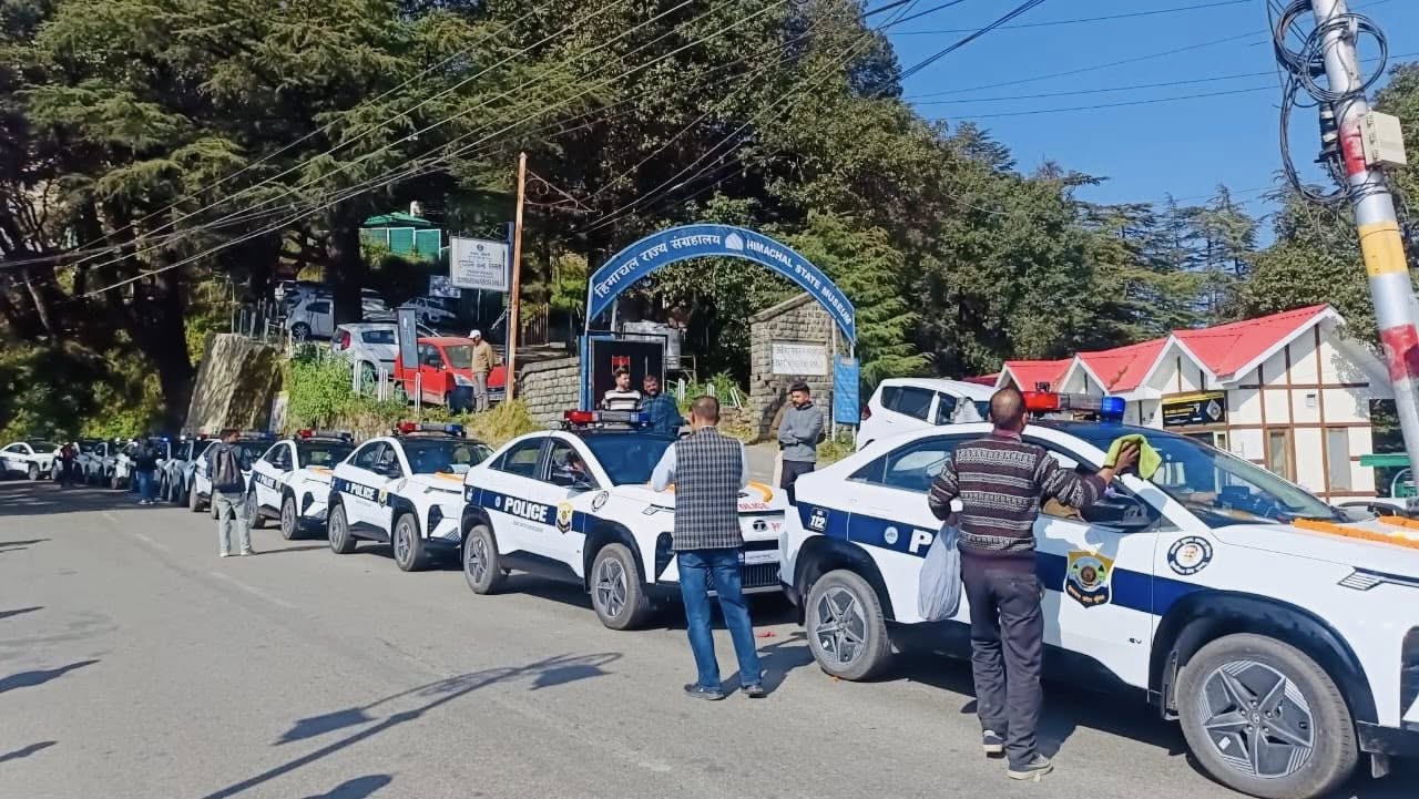 शिमला के चौड़ा मैदान में खड़े पुलिस विभाग के लिए खरीदे गए वाहन।
