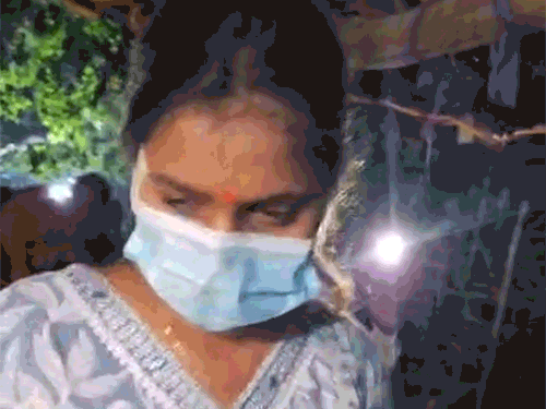 घटना वाली रात जांच के लिए पहुंची पुलिस।