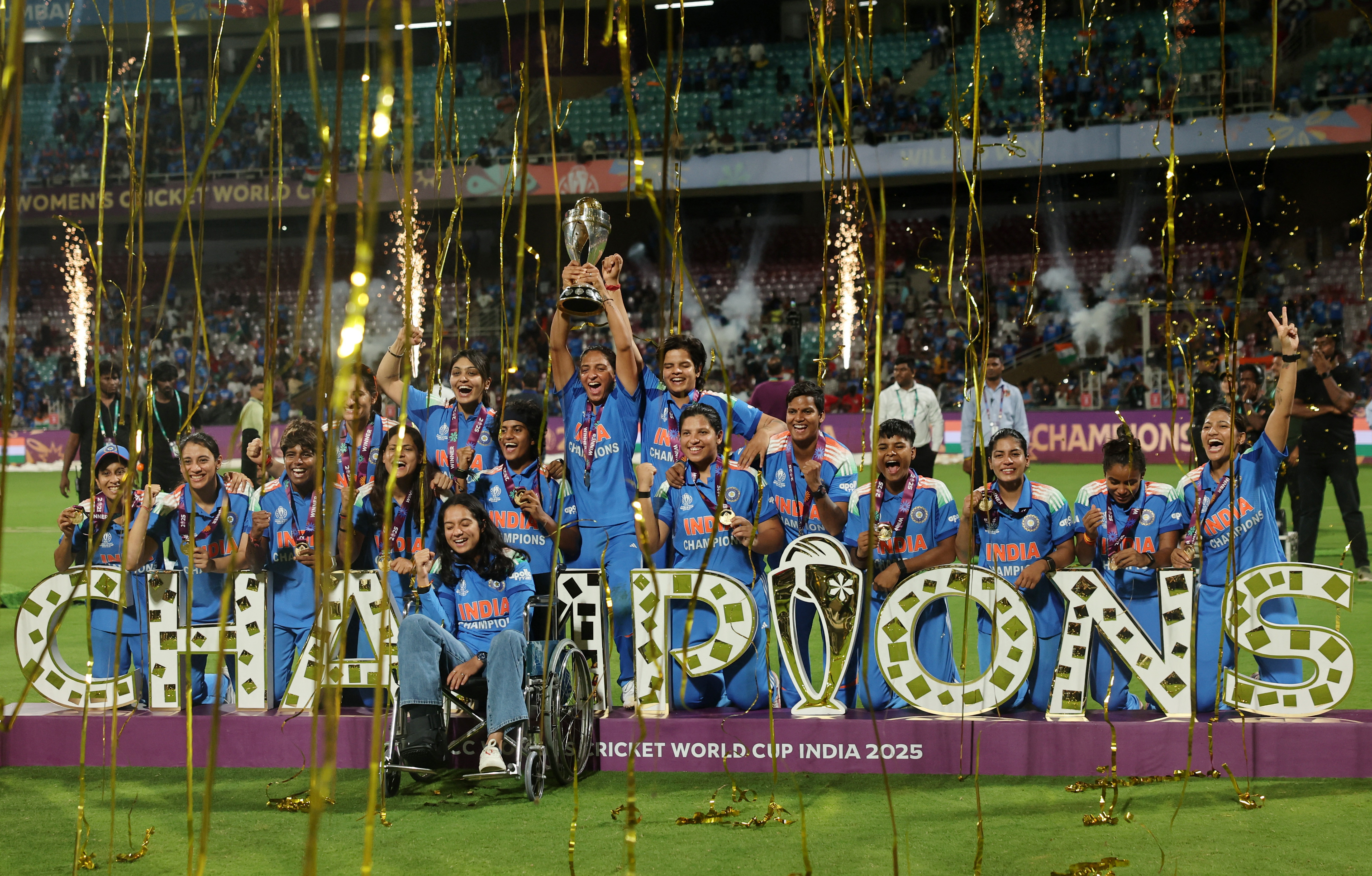 2 नवंबर को भारत ने साउथ अफ्रीका को 52 रन से हराते हुए पहला टाइटल जीता।