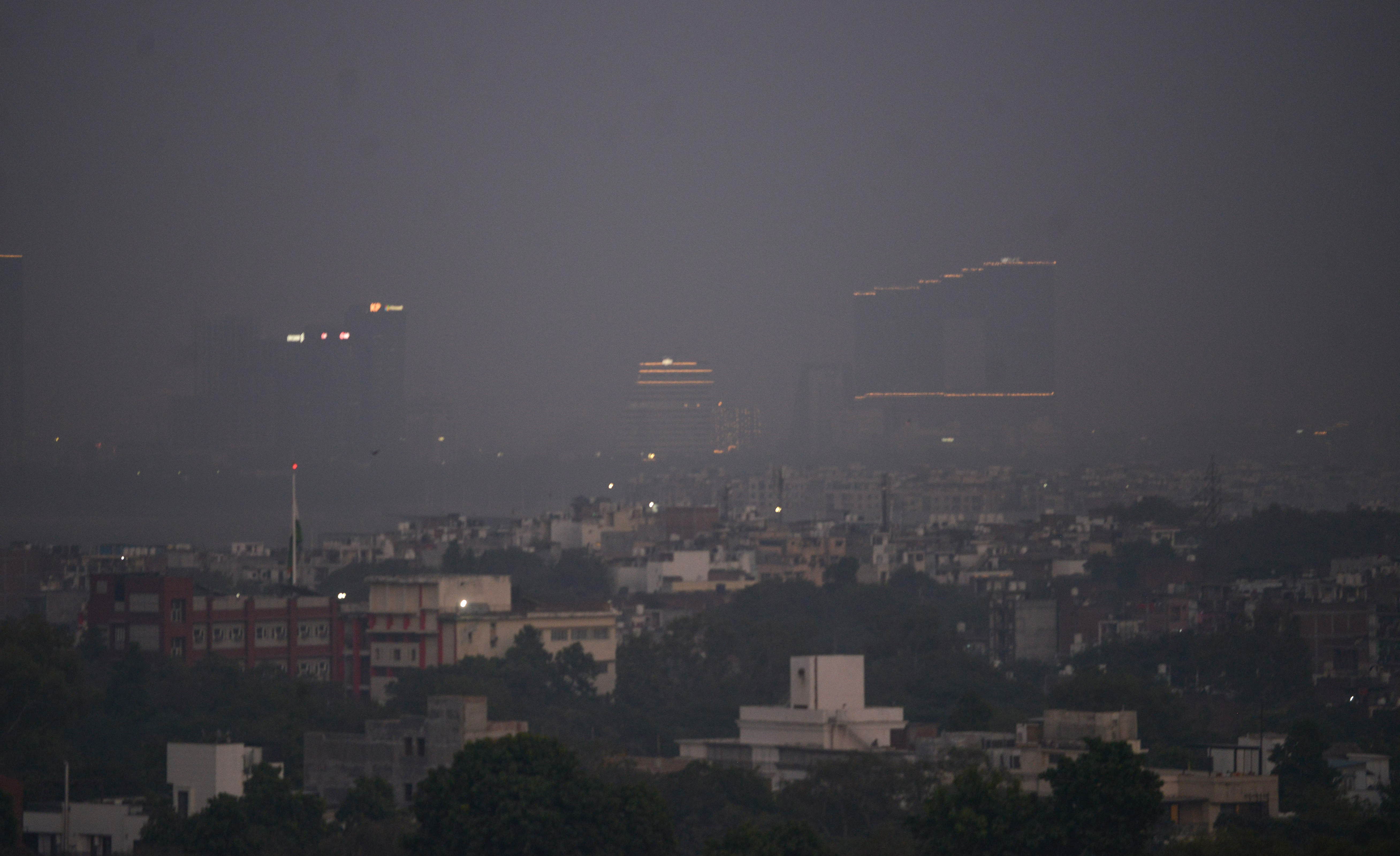 नई दिल्ली: हरि नगर आश्रम क्षेत्र में वायु गुणवत्ता खराब कैटेगरी में बनी रही। धुंध की एक परत छाई रही।