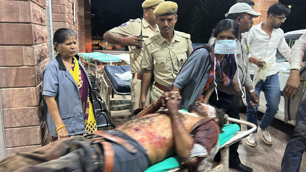 घायलों में 2 की हालत गंभीर बनी हुई है।