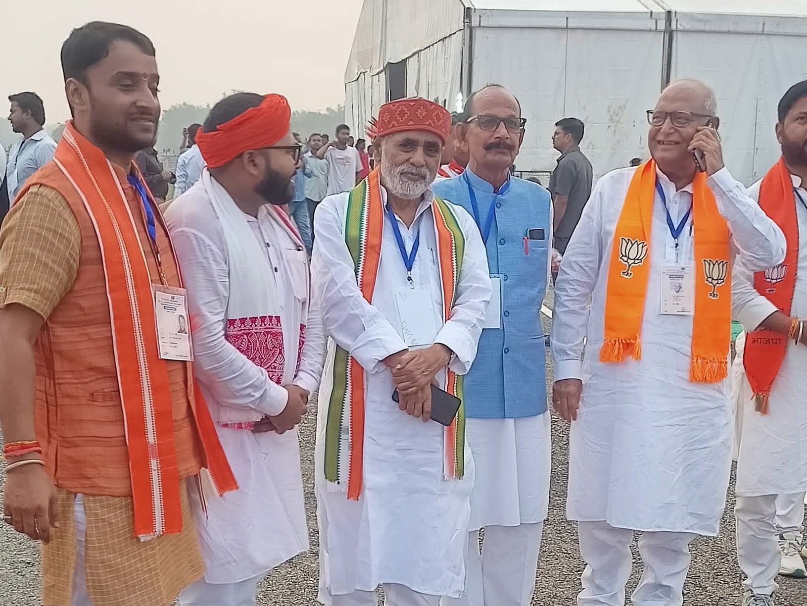 टनटन ठाकुर और नेता।