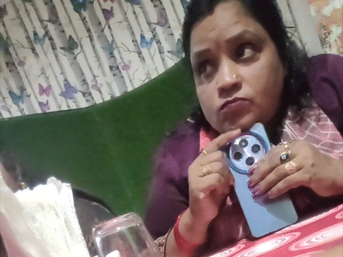 फूल जोशी ने हमें कहा, कि विधायक और पार्टी के बड़े नेताओं को इस नेटवर्क के बारे में सब पता है, लेकिन कोई कुछ बोल नहीं सकता है।