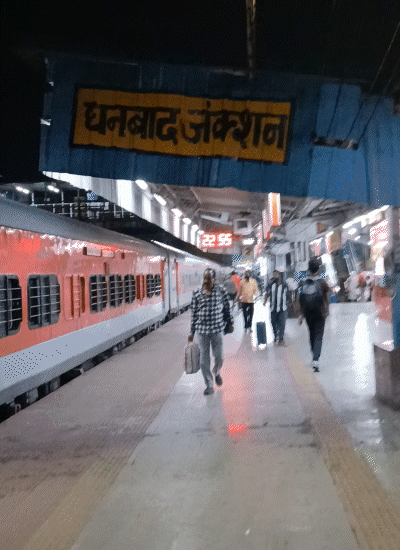 हमने जब चुनाव के लिए 50 लड़कियों की डिमांड की तो मिस्टी हमें फूल जोशी से मिलवाने झारखंड के धनबाद लेकर आई।