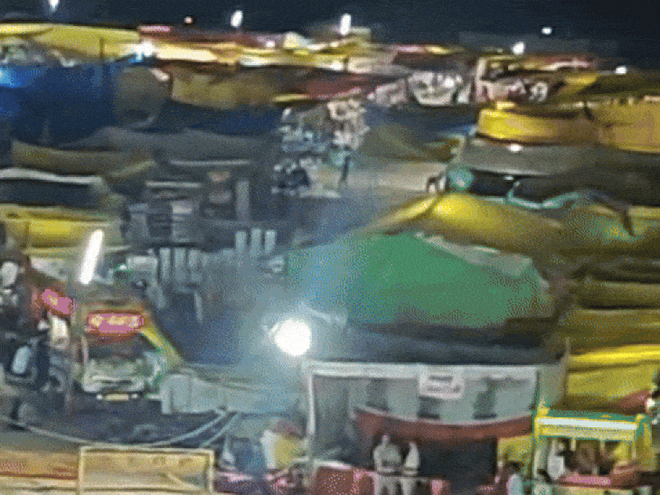 दूसरे दिन यानी मंगलवार शाम का दृश्य