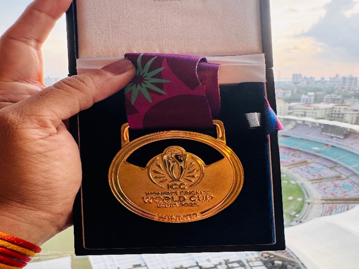 बतौर सपोर्टिंग स्टाफ आकांक्षा सत्यवंशी को मिला मेडल।