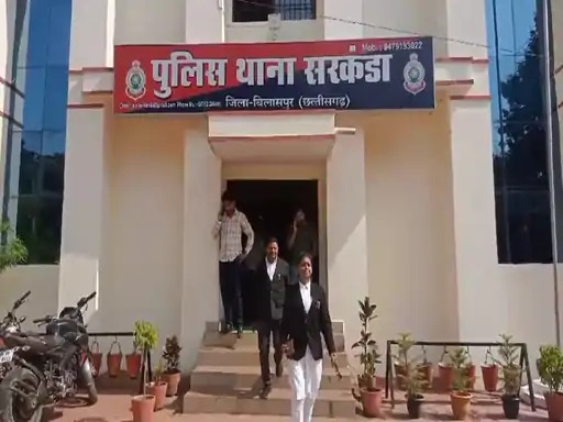 पति के खिलाफ केस लड़ रही महिला के साथ शादी करने किया वादा। (फाइल फोटो)