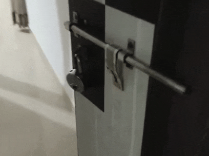 महज 3 घंटे में चोरों ने चोरी की वारदात को अंजाम दिया।