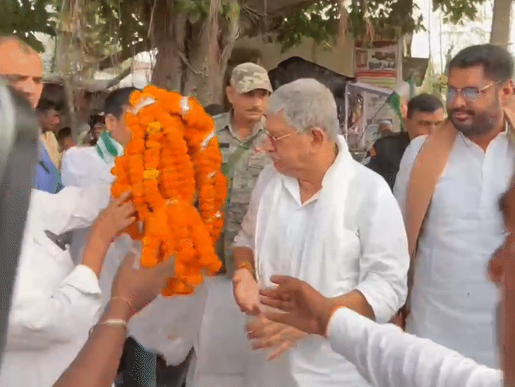 सोमवार को ललन सिंह ने लोगों से मुलाकात कर अनंत सिंह को जिताने की अपील की।