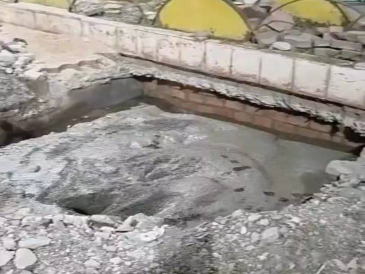 मंगलवार रात तक यहां पर स्लैब भरने का काम किया जा चुका था।