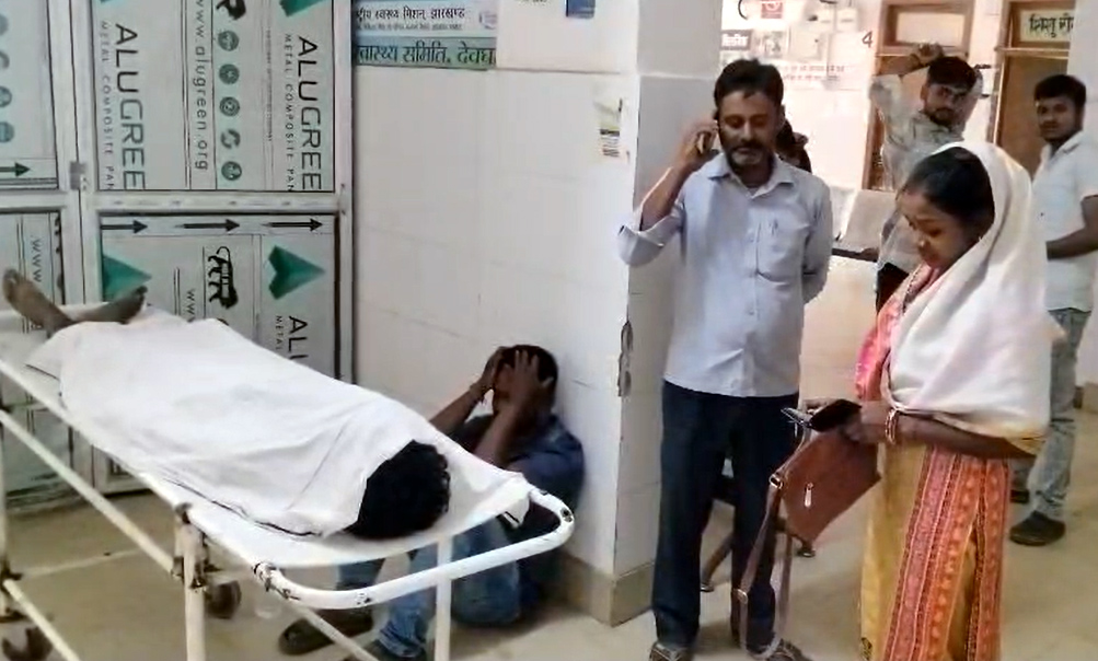 देवघर में छात्र की रहस्यमय स्थिति में मौत:  लॉज के बाथरूम में फर्श पर पड़ा मिला, कर रहा था प्रतियोगी परीक्षाओं की तैयारी – Deoghar News