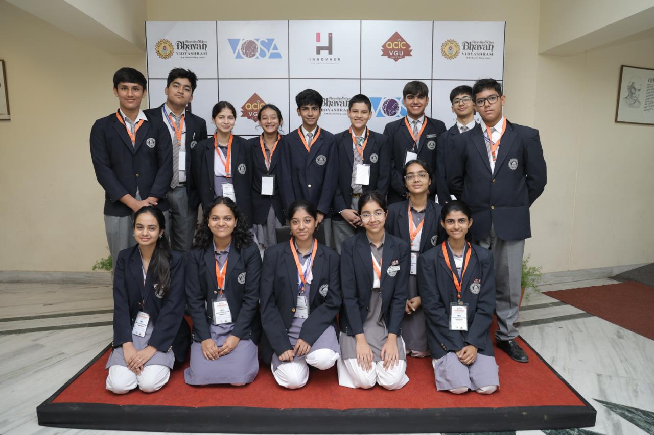 इनॉव्हर एक्सेलरेटर की टीम ने छात्रों को नवाचार, प्रस्तुति और व्यवसाय मॉडलिंग की बारीकियां सिखाईं।