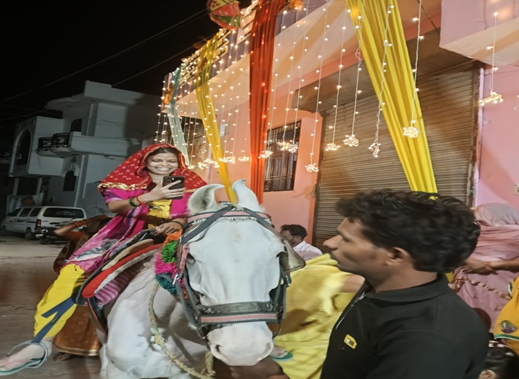 नारनौल में लड़की को घोड़ी पर बैठा निकाला बनवारा:  07 नवंबर को होनी है शादी, ऑटो ड्राइवर की बेटी की गुरुग्राम से आएगी बारात – Narnaul News