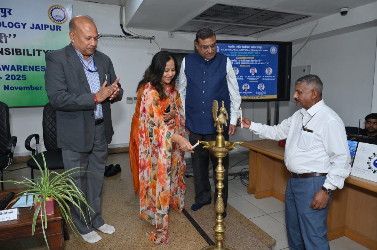 वक्ताओं ने कहा कि भ्रष्टाचार मुक्त भारत का निर्माण तभी संभव है, जब सतर्कता को केवल एक प्रशासनिक प्रक्रिया नहीं, बल्कि सामूहिक नैतिक उत्तरदायित्व के रूप में अपनाया जाए।