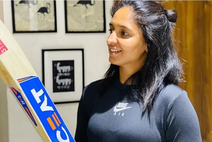 हरमनप्रीत ने बताया कि वह पापा की किट बैग में से बैट निकालकर खेलती थीं। फाइल फोटो