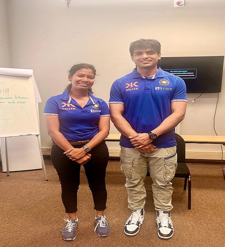 नीरज चोपड़ा के साथ आकांक्षा सत्यवंशी।