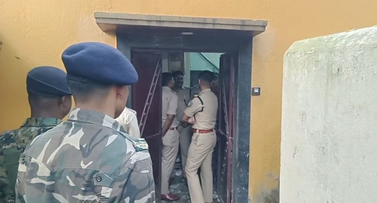 धनबाद में प्रिंस खान के गुर्गों के घर पहुंची पुलिस:  वासेपुर, पांडरपाला, राहमतगंज सहित कई इलाकों में छापेमारी, अपराधियों में मचा हड़कंप – Dhanbad News