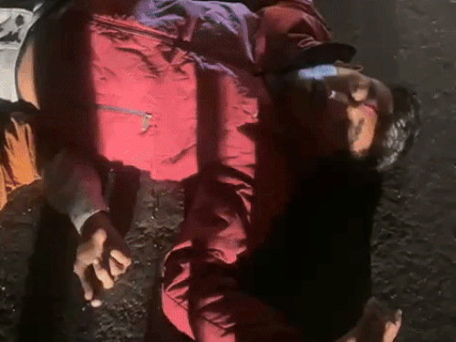 हादसा इतना भीषण था कि मनोज और निरंजन की मौके पर ही मौत हो गई।