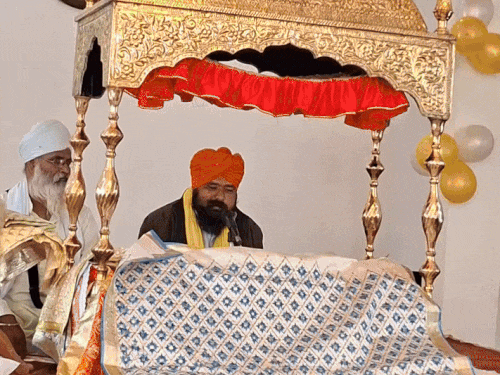 लालगढ़ जाटान स्थित गुरुद्वारा सिंह सभा में धूमधाम से गुरुनानक जयंती मनाई गई।