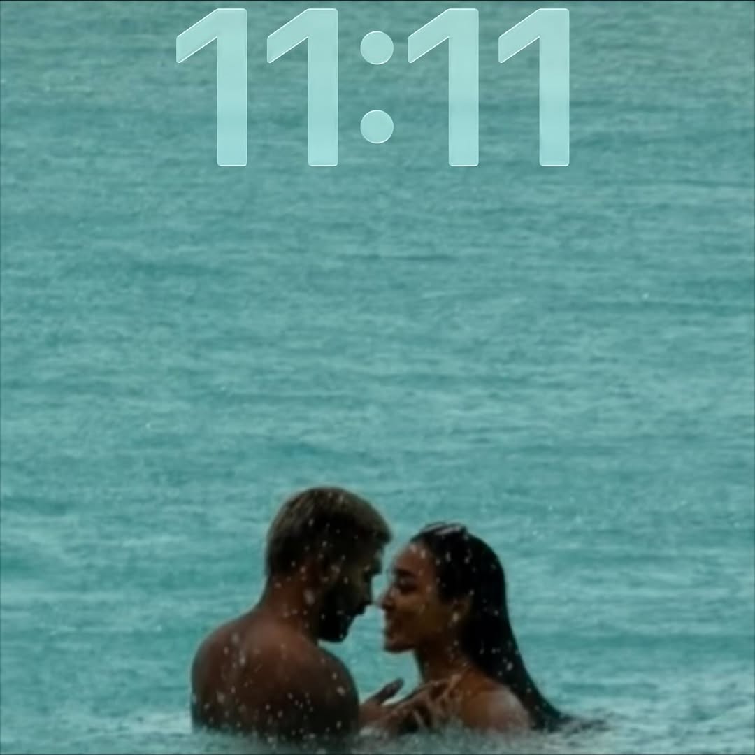 हार्दिक महीका के साथ समंदर किनारे छुट्टियां बिताते हुए।