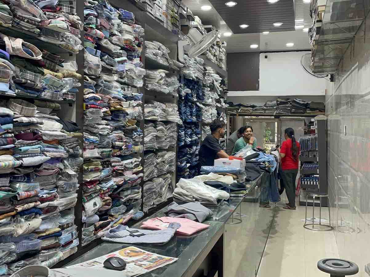 रूपनगर में दुकान से 70 हजार चोरी:  शटर तोड़कर घुसे, महंगे कपड़े भी लेकर भागे, सीसीटीवी में कैद हुई वारदात – Ropar (Rupnagar) News