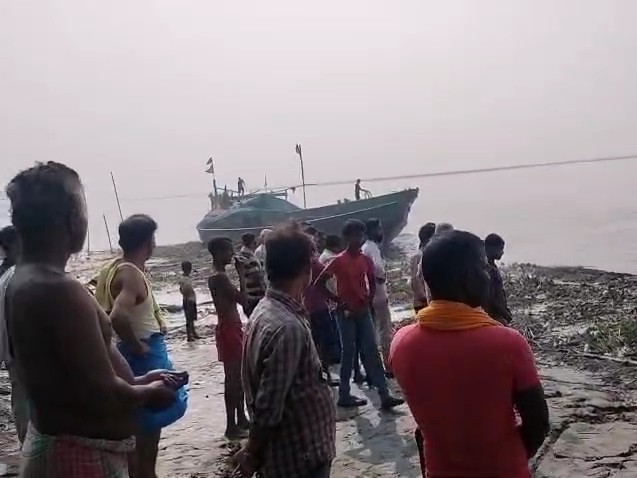 A young man drowned in the Ganges during his bath on Kartik Purnima ...