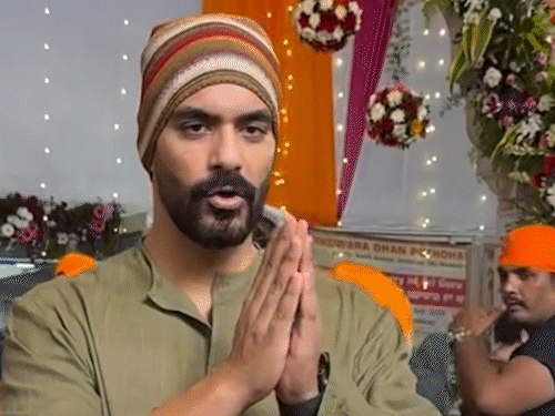 गुरु नानक जयंतीला करीना कपूर गुरुद्वारात पोहोचली: अतिशय साध्या शैलीत दिसली, नेहा धुपियानेही पती अंगद बेदीसह माथा टेकवला गुरु नानक जयंतीला करीना कपूर गुरुद्वारात पोहोचली: अतिशय साध्या शैलीत दिसली, नेहा धुपियानेही पती अंगद बेदीसह माथा टेकवला