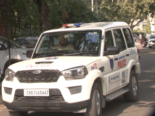 घटना के बाद पुलिस मौके पर पहुंचकर जांच में जुट गई है।