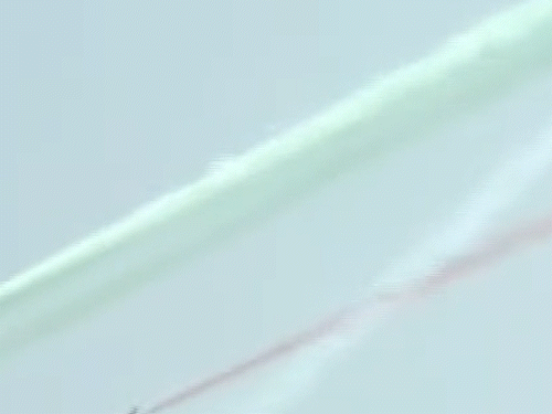 सूर्यकिरण की टीम ने शानदार फॉर्मेशन पेश करते हुए आसमान पर तिरंगा का नजारा दिखाया।