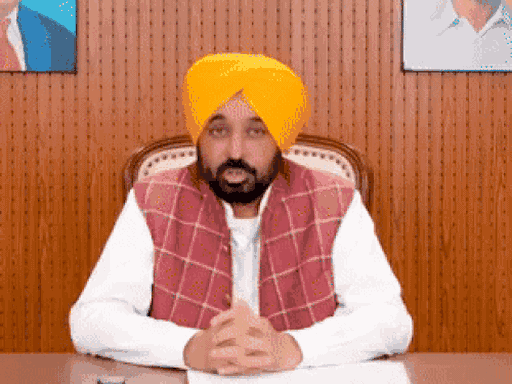 पंजाब के मुख्यमंत्री भगवंत सिंह मान जानकारी देते हुए।