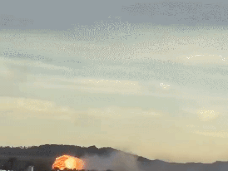 प्लेन उड़ान के कुछ मिनट बाद ही क्रैश हो गया।