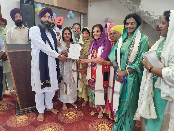 सेक्टर 14 गुरुद्वारा में पंजाब बाढ़ पीड़ितों में सहायता करने वालों का सम्मान किया गया।