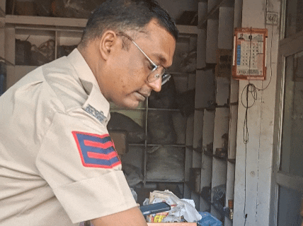 कोतवाली पुलिस ने मौका मुआयना करके चोरों की तलाश शुरू कर दी है।